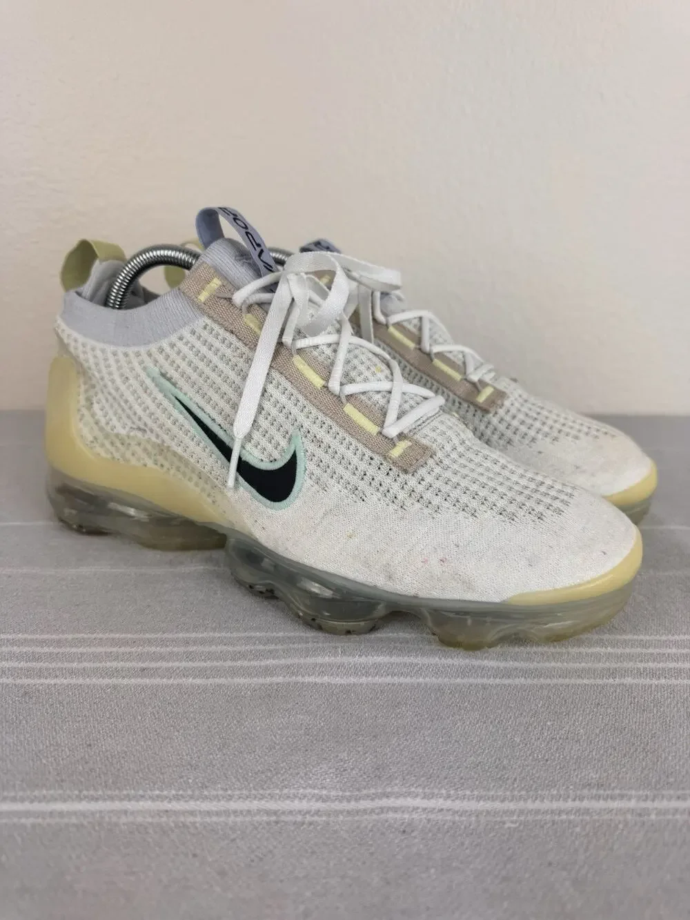 Nike Air VaporMax 2021 FK Mismatched Swoosh Running Sneakers White M 9 / W 10.5